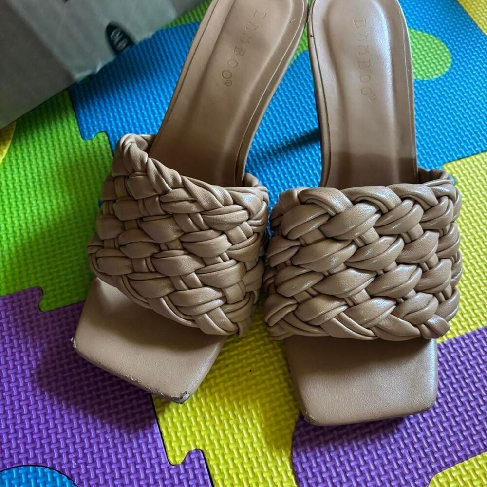 Unbranded Women's Tan and Cream Sandals
